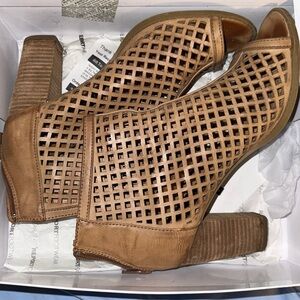 Report 9.5 Wedge heels